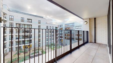 3 bedroom flat to rent - Photo 4