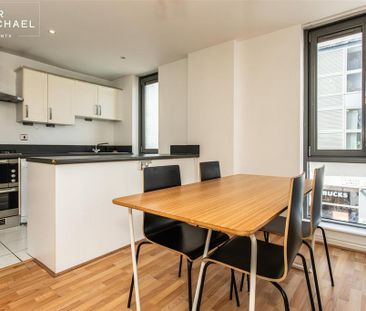 2 bedroom flat to rent - Photo 3