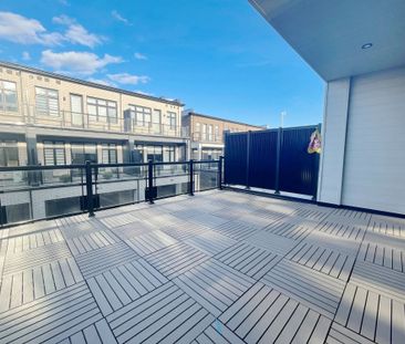 For Lease - 3073 Welsman Gardens, Oakville, Ontario - Photo 6