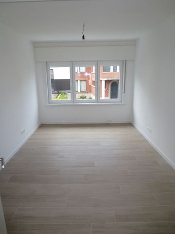 Vernieuwde woning in het centrum van Roosdaal (Pamel). - Photo 2