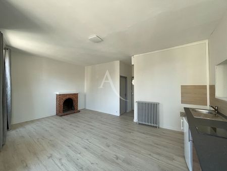 Location Appartement 1 pièce 29m² FONTENAY LE COMTE 85200 - Photo 2