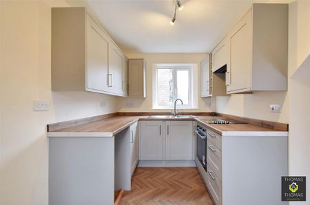 2 bedroom terraced house to rent - Photo 4