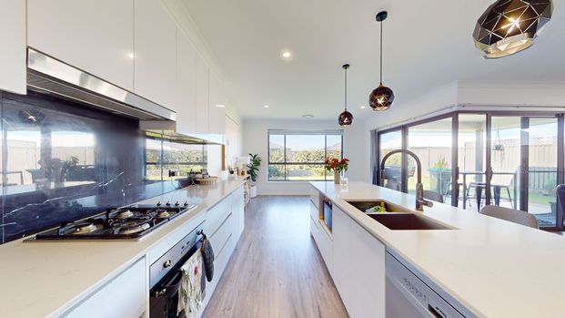 Southlakes Stunner! - Photo 1