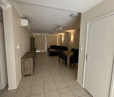 Three bedrooms, two bathrooms, ground floor apartment unit, West En... - Photo 5