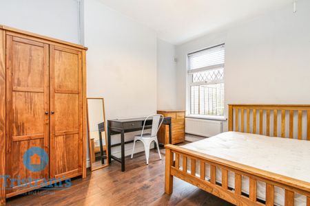4 bed Mid Terraced House for Rent - Photo 2