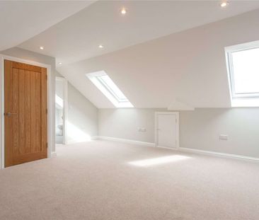 Beautifully finished family home - Photo 4