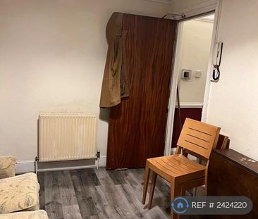 1 bedroom in a house share to rent - Photo 1