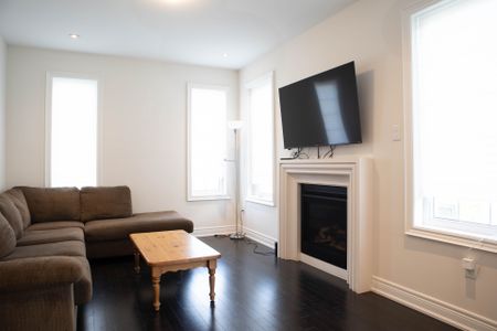 For Lease - 105 Balsdon Hollow, East Gwillimbury, Ontario - Photo 2