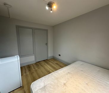 Bedsit, Ashbourne Court, E5 - Photo 2