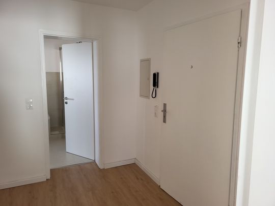 Renovierte 3 Zimmerwohnung mit schicker Einbauküche in zentraler Lage in Welschneudorf! - Photo 1