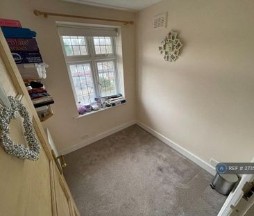 3 bedroom semi-detached house to rent - Photo 4