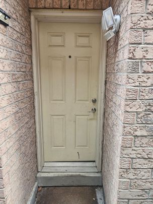 For Lease - 13 Edgevalley Court Unit# Basement, Brampton, Ontario - Photo 1