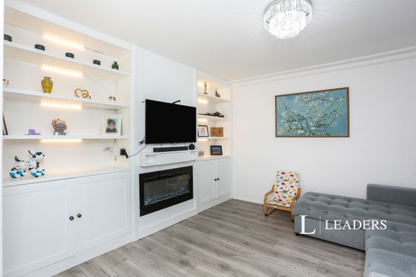 3 bedroom house to rent Reeves Crescent, BR8 - Photo 1