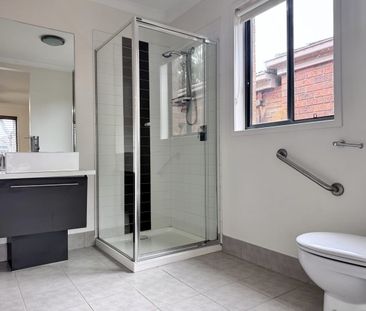 Modern Family Home for Lease – 4 Bed, 2 Bath, 2 Car - Photo 6