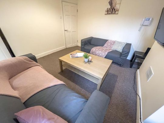 4 bedroom terraced house to rent - Photo 1