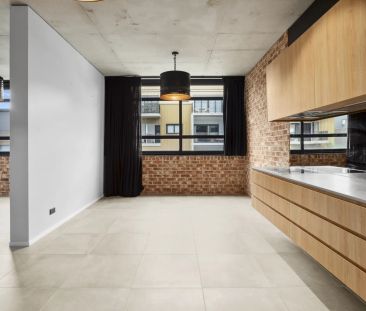 Industrial-Chic Apartment in Kingston's Iconic Warehouse Development - Photo 1