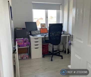 3 bedroom semi-detached house to rent - Photo 3