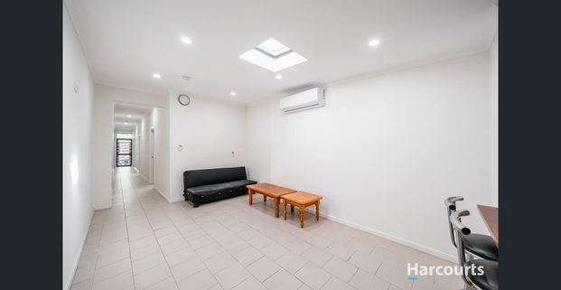 City-Fringe Living in West Melbourne! - Photo 1