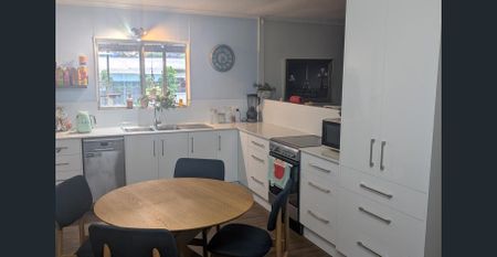 Fully Furnished & Self Contained 3 Bedroom Home - Photo 5