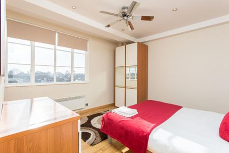 two-bedroom apartment set right in the heart of South Kensington - Photo 4