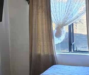 3 Bed Home+4th room+fully fenced +Secure Backyard - Photo 2