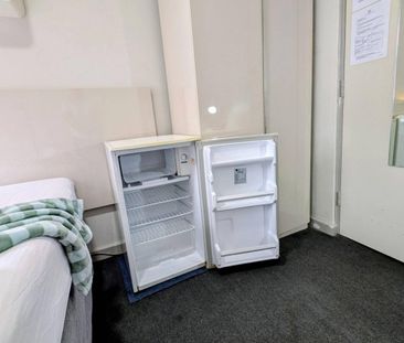 Across the road from Sydney University - Photo 1