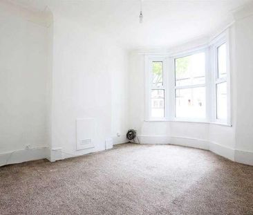 Creighton Avenue, East Ham, E6 - Photo 6