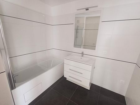 location Appartement T3 DE 75.4m² À COURBEVOIE - Photo 3