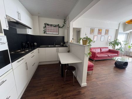 Leuk gemeubeld 2 Slaapkamer appartement te huur op vlak bij stadhuis van Oostende! - Photo 3