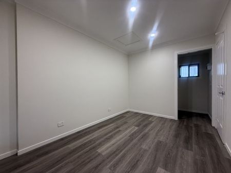 Modern 2-Bedroom Granny Flat in Quiet Ambarvale Cul-de-sac - Photo 5