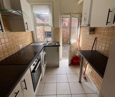 3 bedroom terraced house to rent - Photo 6