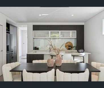 Light-Filled Unfurnished 3 Bedroom, 3 Bathroom Townhouse in Subiaco - Photo 3