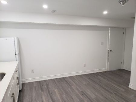 For Lease - 182 Acton Avenue, Toronto, Ontario - Photo 2