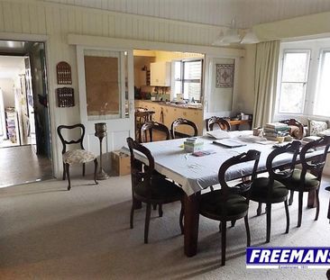 4 Bedroom, 2 Bathroom Home on 1,399 m² Block - Photo 3