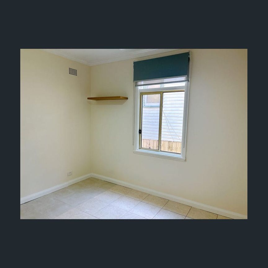 Spacious Family Home with Prime Location in Thornleigh - Photo 1