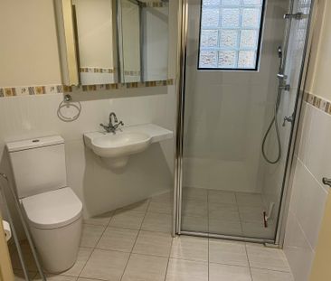 Immaculate One Bedroom Unit - Photo 4