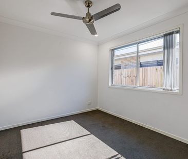 Lovely Family Home - Close to Schools - Photo 2