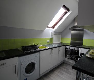 1 bedroom in a house share to rent - Photo 2