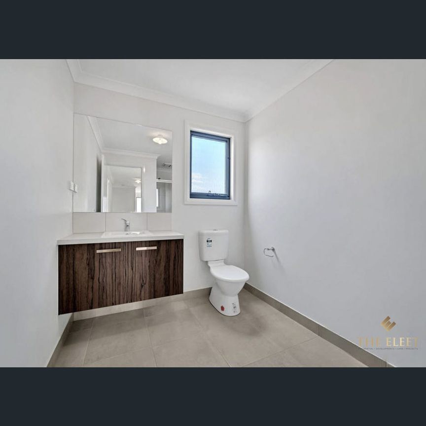 Stylish 3-Bedroom, 2-Bathroom 2 Living Areas Triple-Storey Townhouse in Truganina - Photo 1