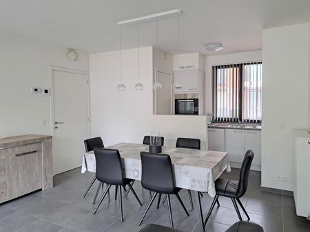CENTRAAL GELEGEN GELIJKVLOERS APPARTEMENT MET TUINTJE - Photo 3