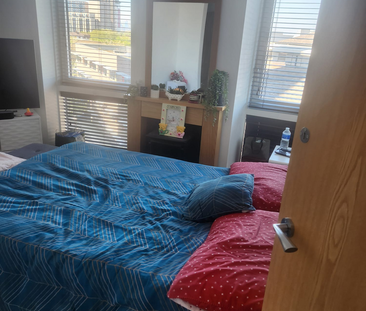 1 bedroom in a flat share to rent - Photo 4