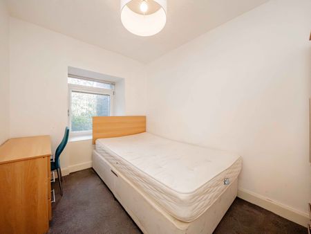 3 bedroom apartment to rent - Photo 5