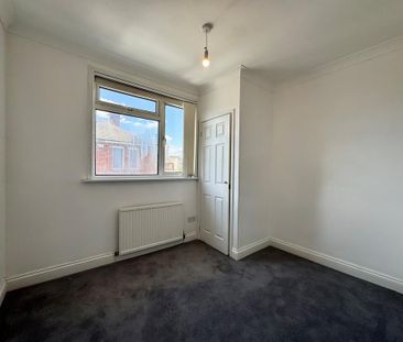 2 bedroom end of terrace house to rent - Photo 3