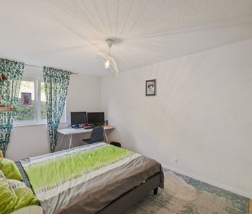 Sunny 2-Bedroom Haven with Terrace & Fireplace - Photo 4