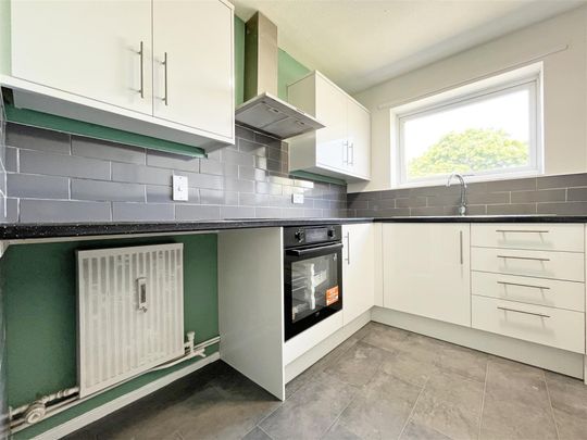 2 bedroom Maisonette to rent - Photo 1