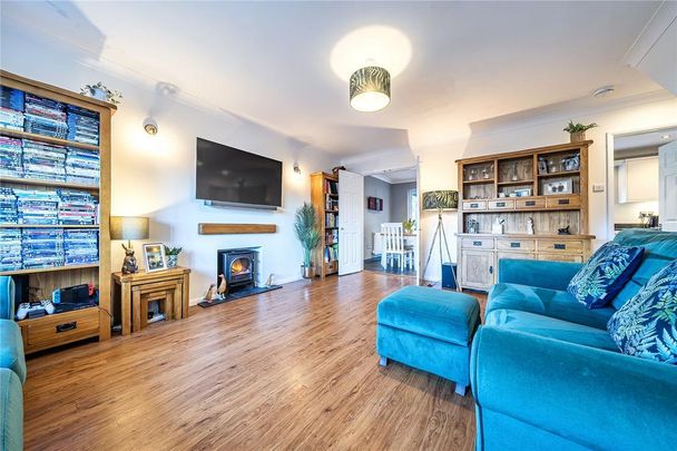 5 bedroom detached house to rent - Photo 1