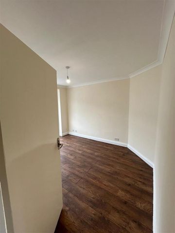 4 bedroom terraced house to rent - Photo 3