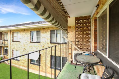 Cosy, Lovely Partly-Furnished Unit! - Photo 5