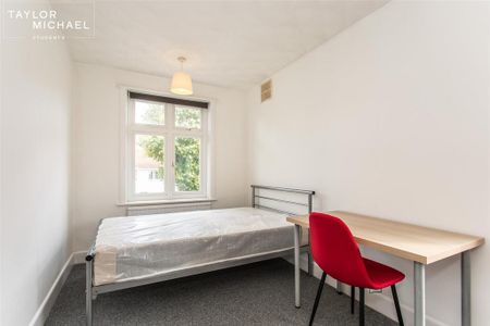 6 bedroom detached house to rent - Photo 2