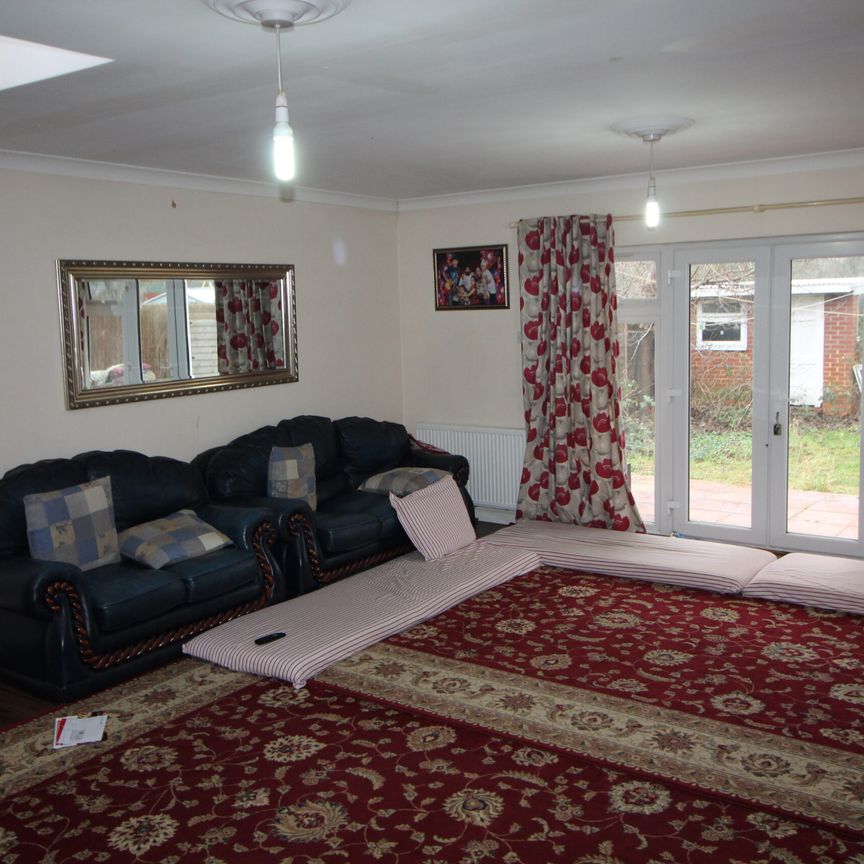 Blandford Waye, Hayes - Photo 1